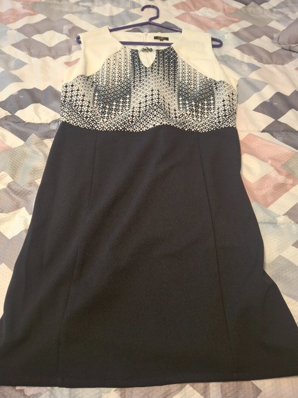 ILE, size 12, black and white